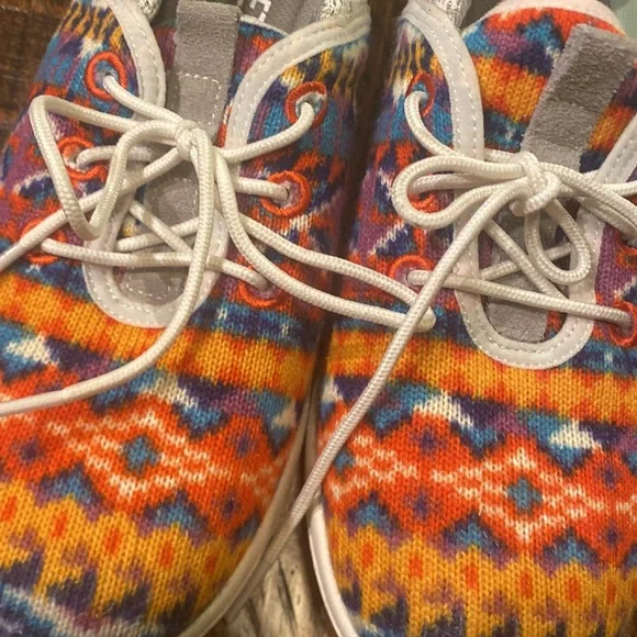 Minnetonka Tennis Shoes - 7 - Picture 8 of 8